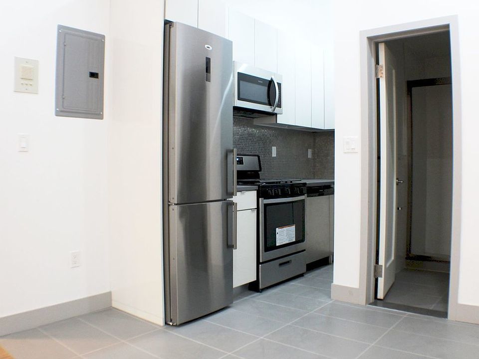 1st image of 45 W 68th St APT 4R