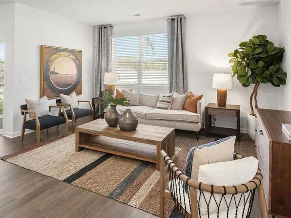 105 Creek Fall Dr, Oakland, TN 38060