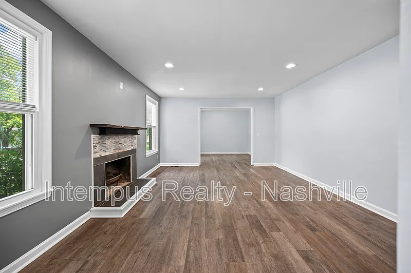 3 bed, 2.0 bath, 1275 sqft, $1,997 — Photo 3