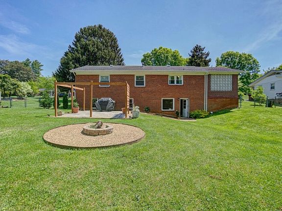 2nd image of 1310 Lynnwood Dr