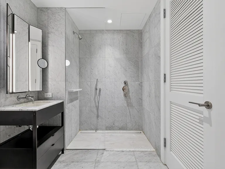 135 E 47th St #8B — Photo 11