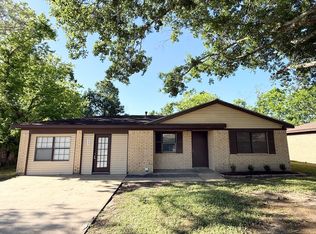 617 W Mimosa St, Angleton, TX 77515