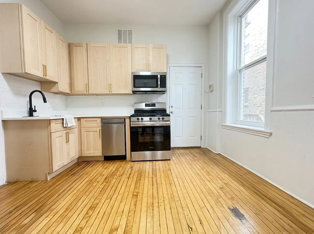 2 bed, 700 sqft, $2,275 — Photo 3