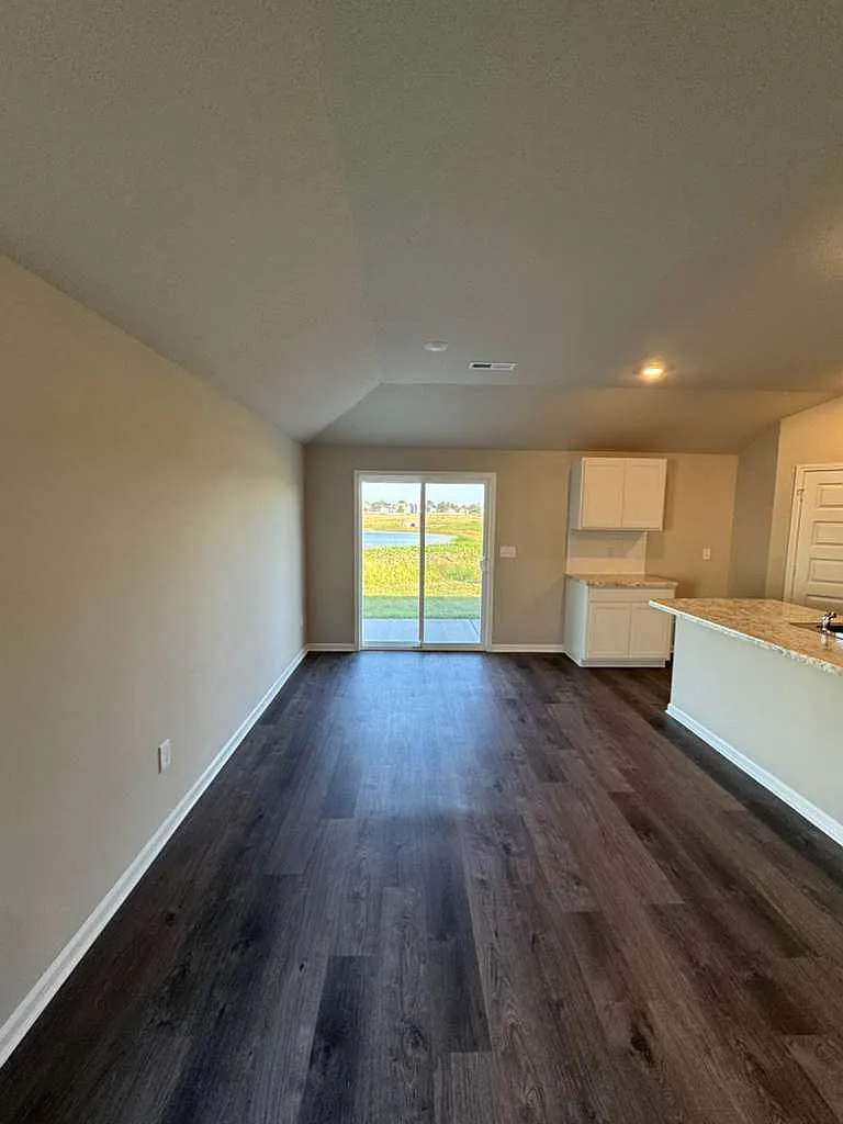 4 bed, 1496 sqft, $2,445 — Photo 3