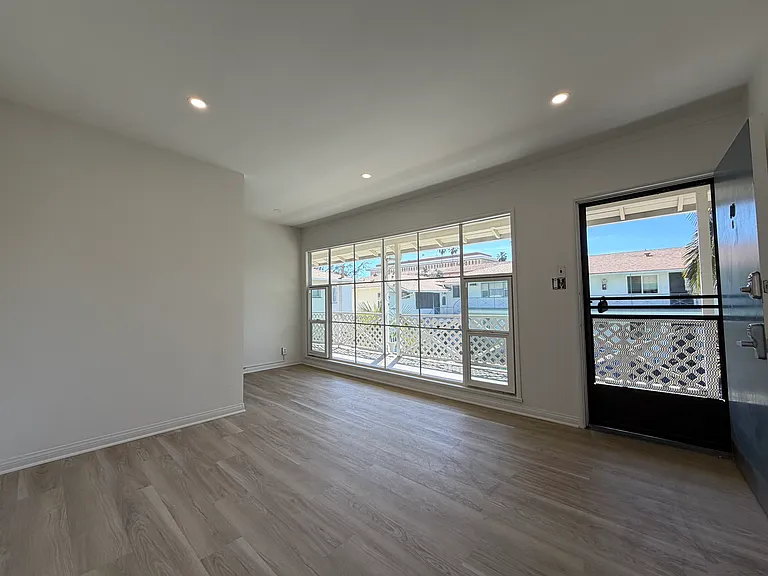 275 N Garfield Ave #10B — Photo 1