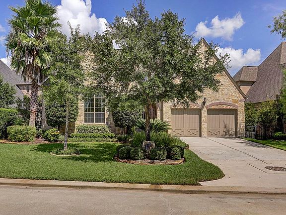 3rd image of 106 E Crystal Canyon Cir