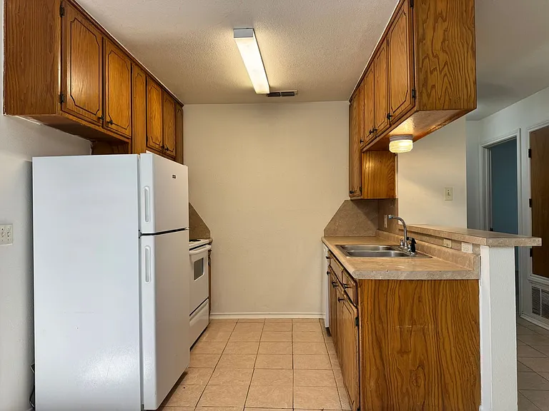 16048 Shoshone Dr — Photo 9