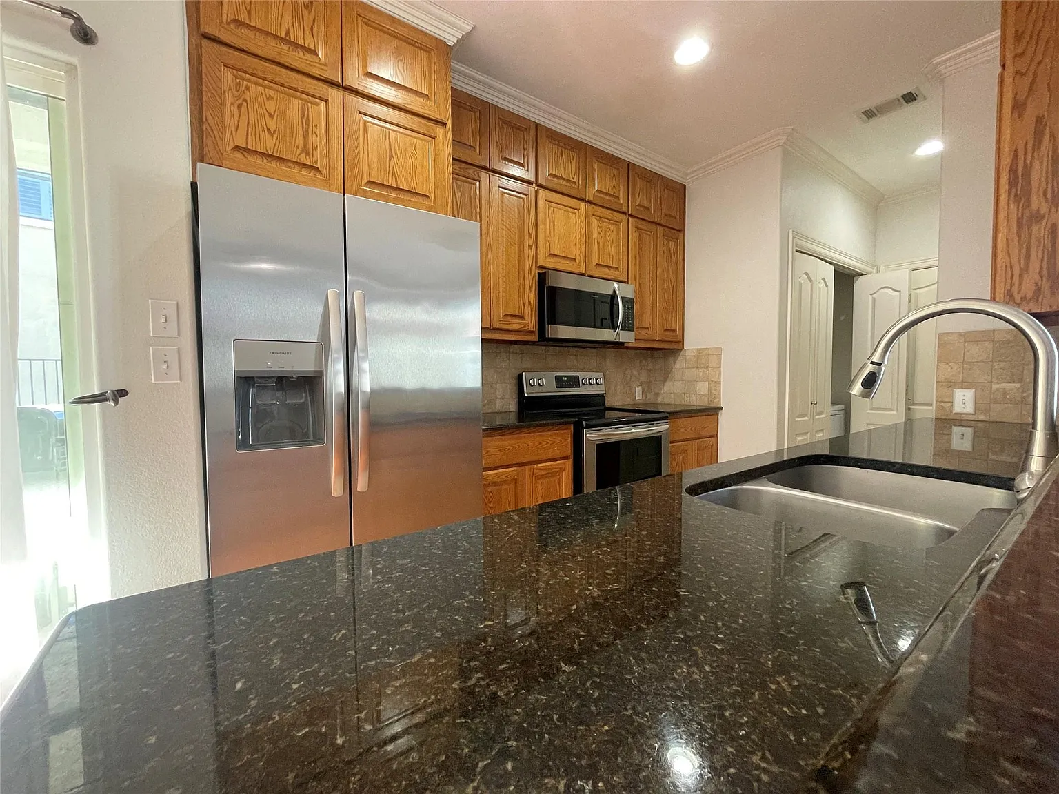 3 bed, 2.0 bath, 1553 sqft, $2,450 — Photo 3