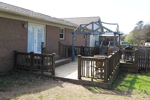 3rd image of 104 Peoria Ln