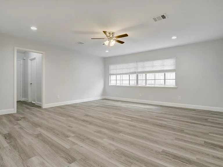 4024 Childress St — Photo 2
