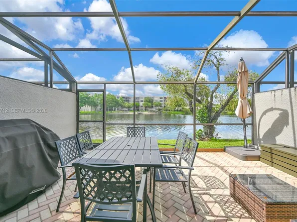 11290 NW 14th Ct, Pembroke Pines, FL 33026