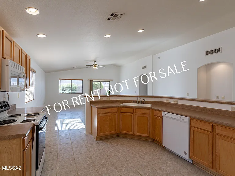 2439 W Rousseau St — Photo 13