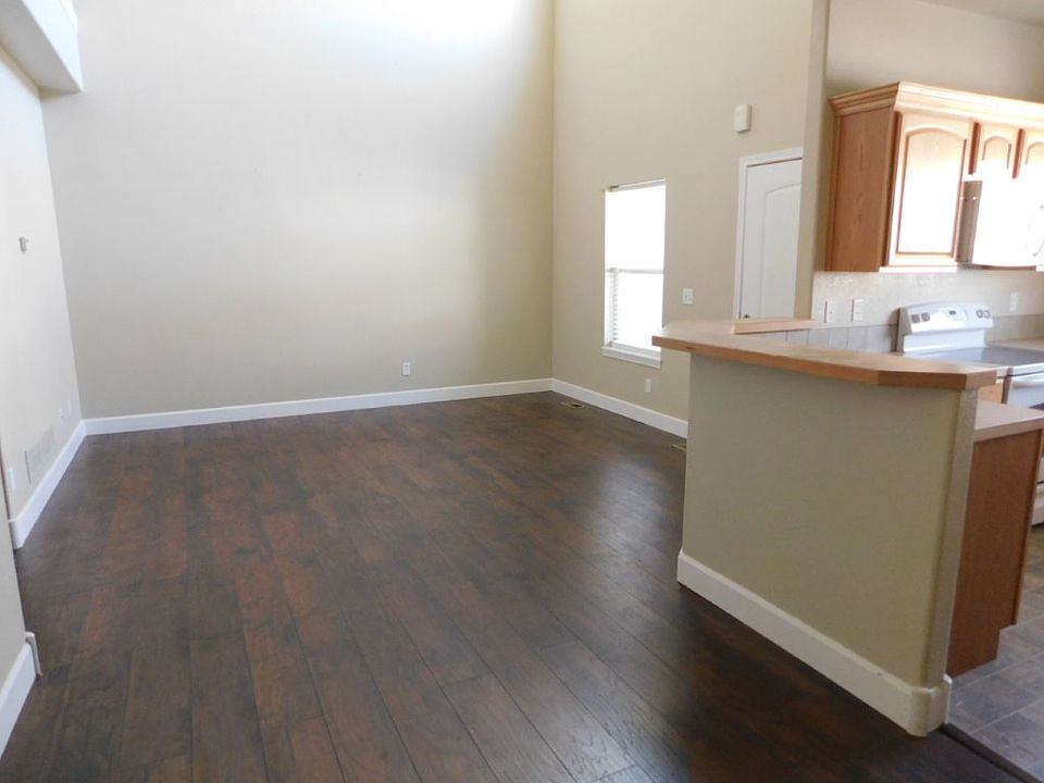 1st image of 150 Fox Hills Dr