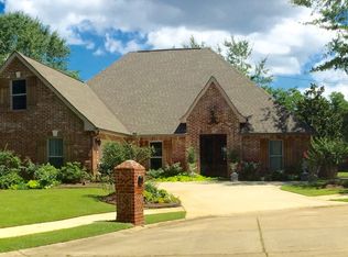 19 De La Rose Pl, Ocean Springs, MS 39564