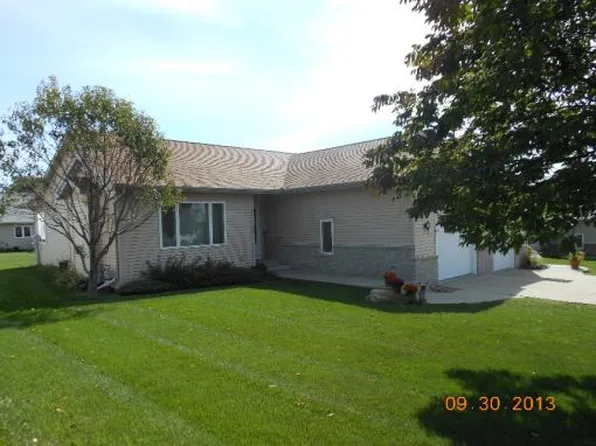 207 Ellen Ct, Mount Horeb, WI 53572