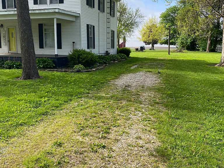 141 E South St — Photo 4