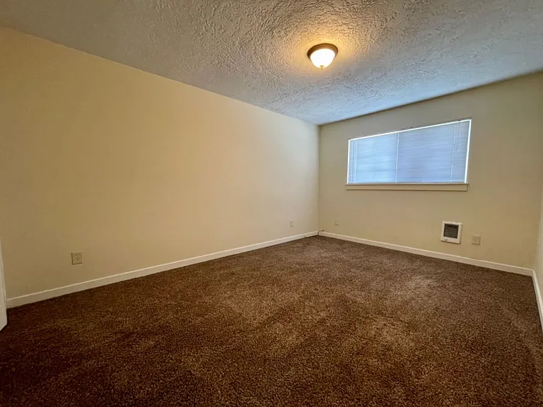 9039 SE Stark St — Photo 12