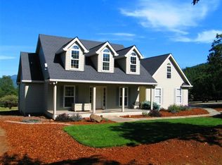 660 Crystal Dr, Grants Pass, OR 97527