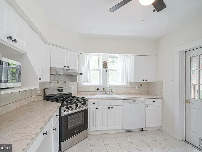 158 Wyoming Ave — Photo 11