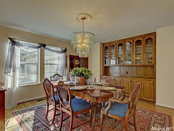 3rd image of 668 Knight Ln