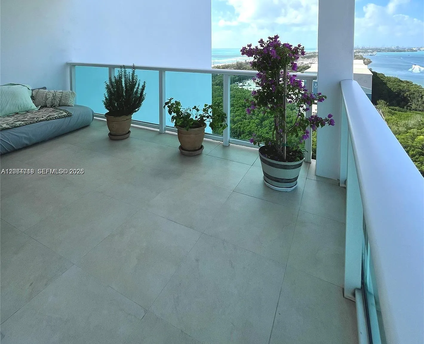 Arlen House East Condo — Photo 3
