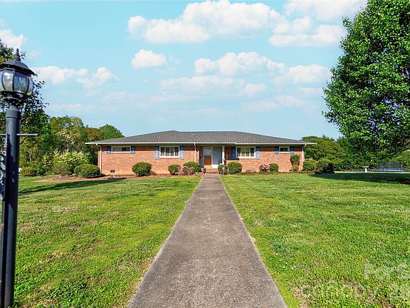 2nd image of 316 Maner Rd