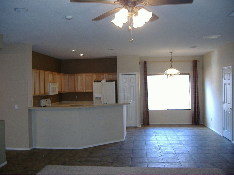 2nd image of 502 W Del Rio Ln