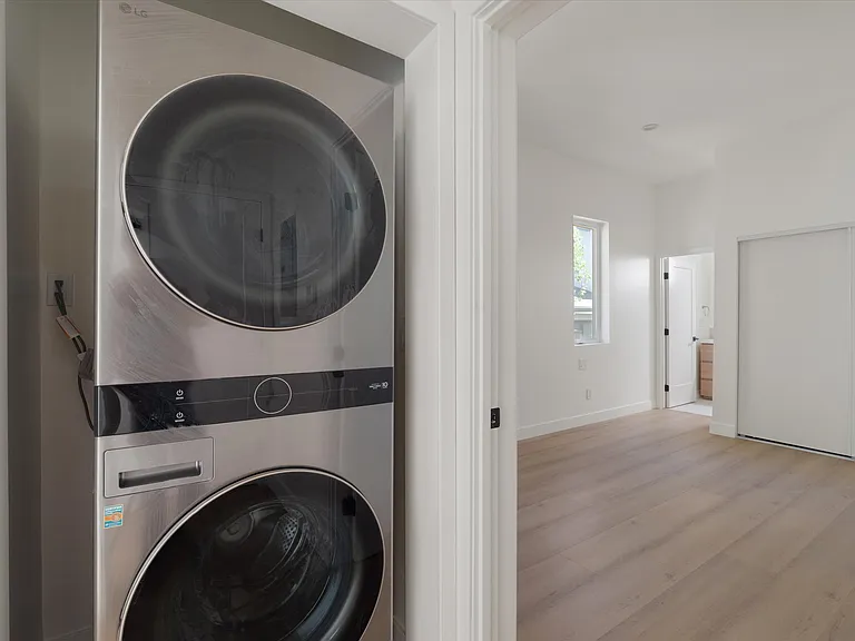 10558 Encino Ave — Photo 13