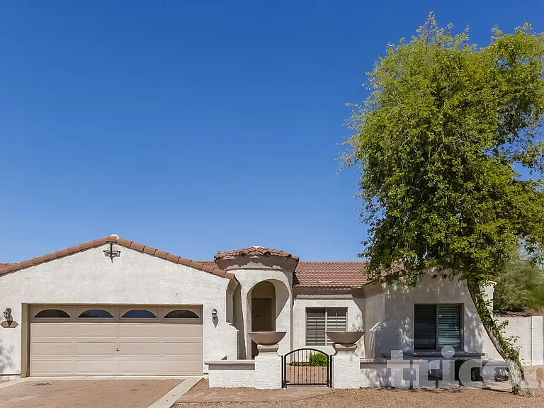 504 W Beautiful Ln — Photo 1