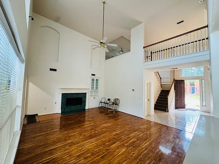 2762 Hillview Dr — Photo 8