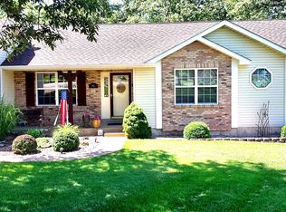 11 Argent Oaks Dr, Winfield, MO 63389