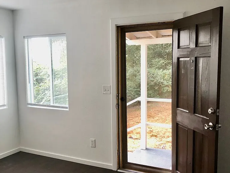 326 Ford Ave — Photo 22
