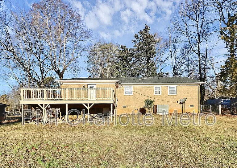 9916 Windrift Rd — Photo 20