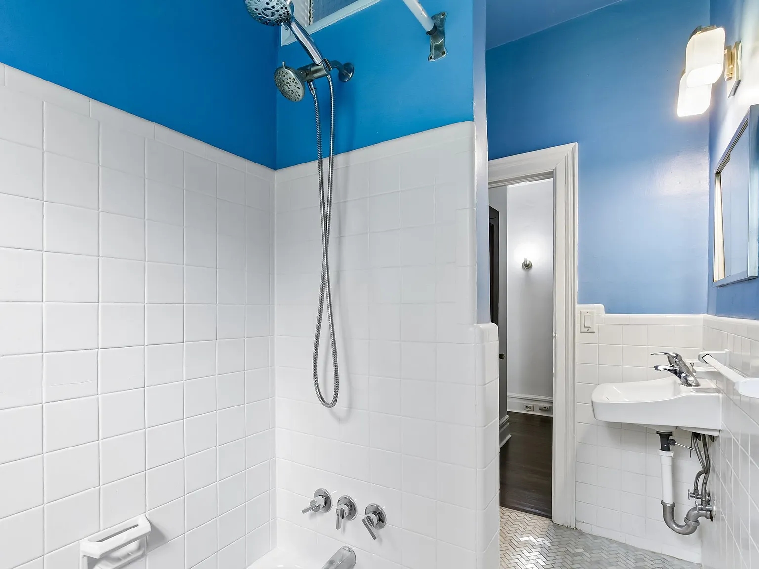3 bed, $4,150 — Photo 2