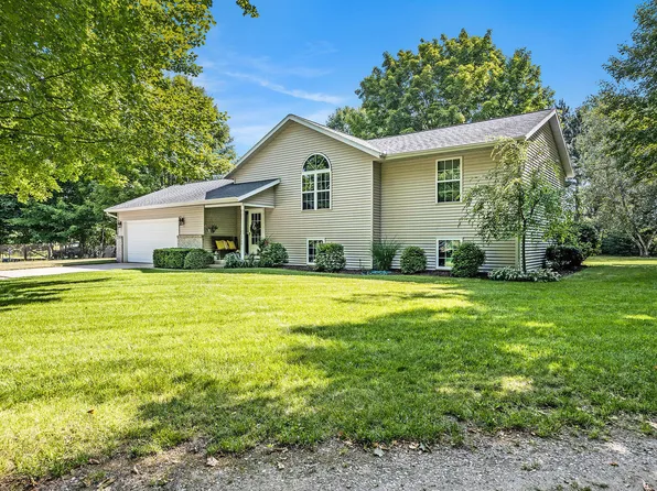 3700 Mapledge Ct NE, Cedar Springs, MI 49319