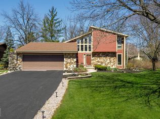 20W200 Meadow Ln, Lemont, IL 60439