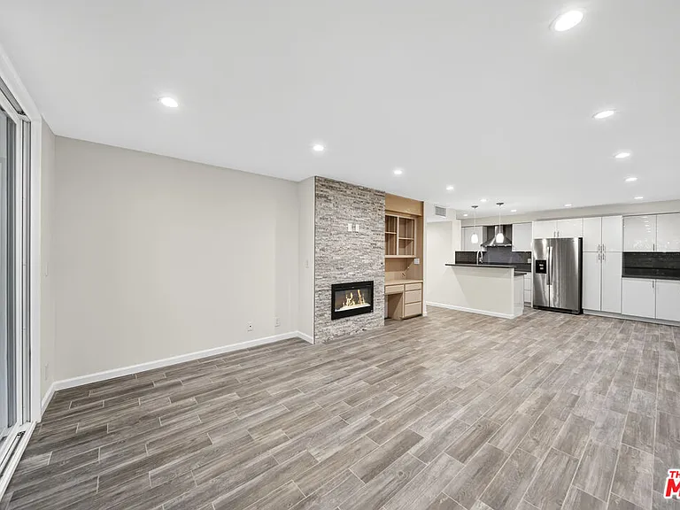 911 N Kings Rd #112 — Photo 5