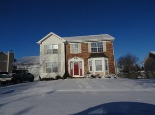 1090 Oxford Ln, South Elgin, IL 60177