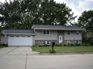 1205 6th Ave NE, Independence, IA 50644