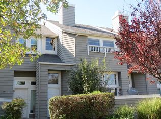 1033 Portola Rd, Ventura, CA 93003