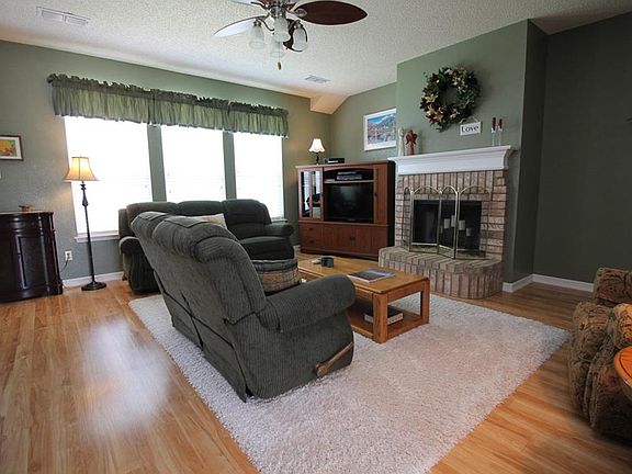 5th image of 1013 Blue Gill Ln