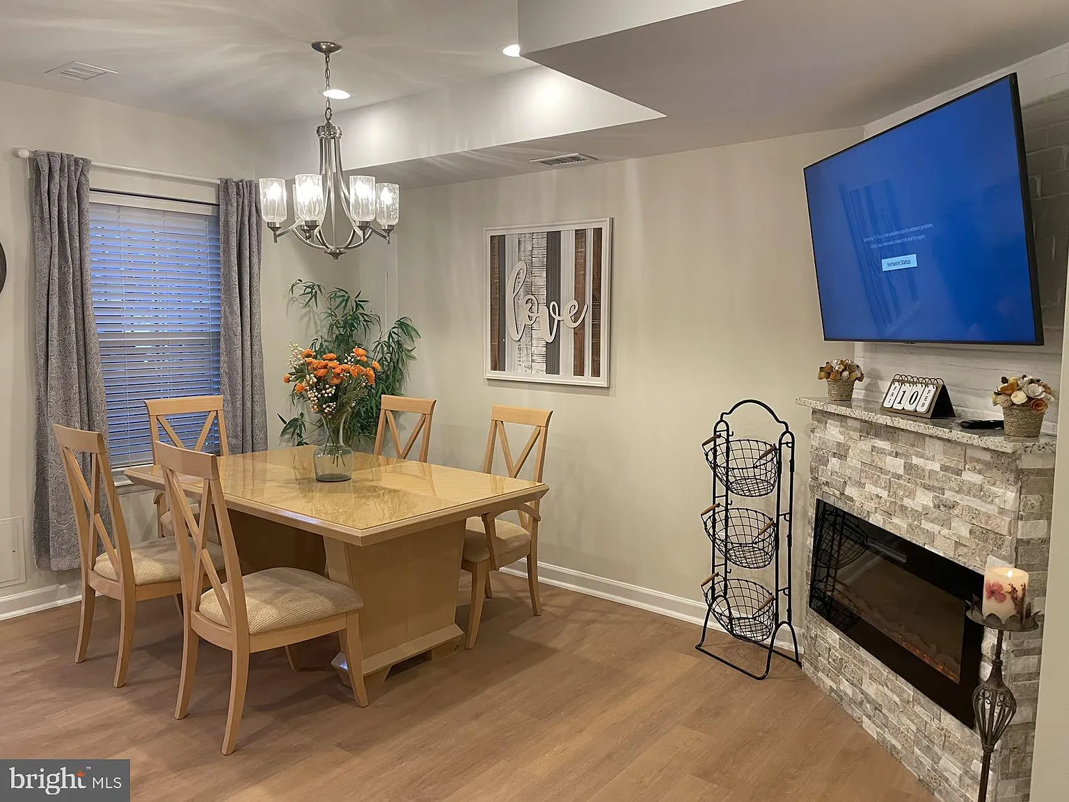 1 bed, 1.0 bath, 150 sqft, $1,600 — Photo 2