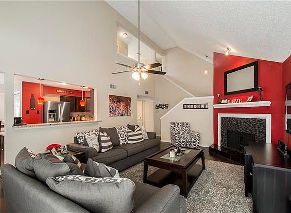 3rd image of 609 Echo Dr