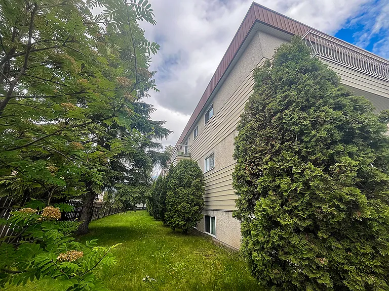 2080 20th Ave — Photo 6