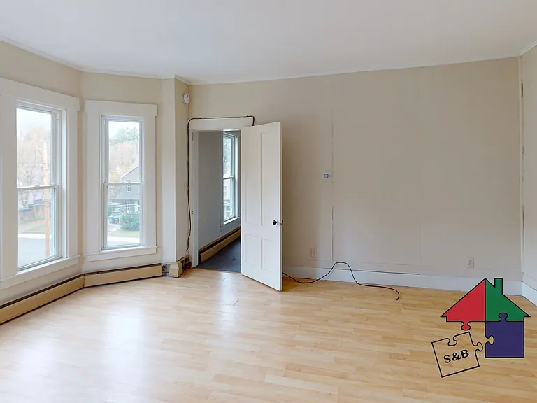 2 Long St — Photo 1