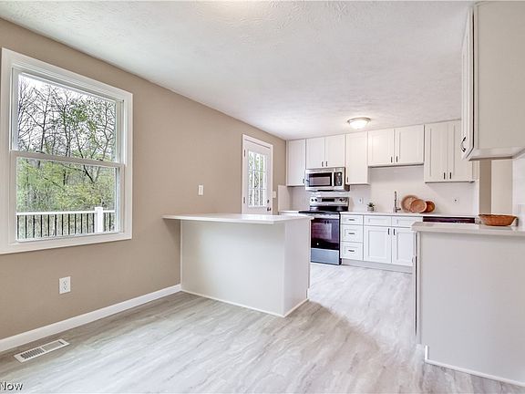 5th image of 6996 Roe Blvd