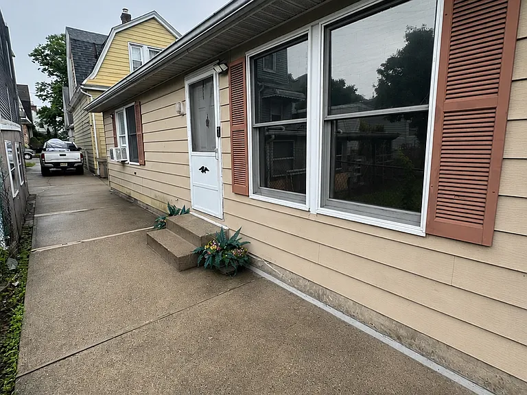 183 Oakwood Ave — Photo 9