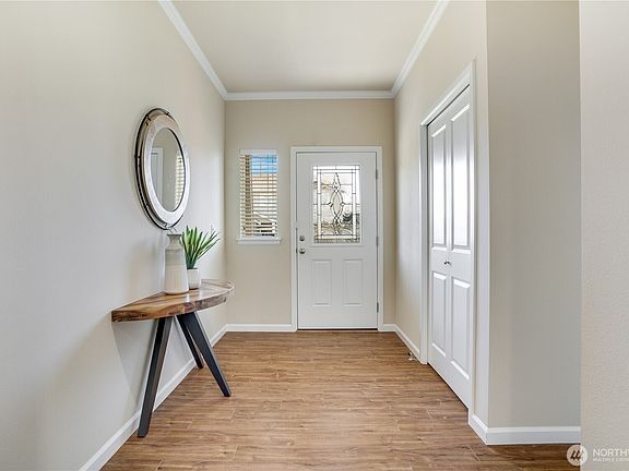3rd image of 5028 40th Street NE