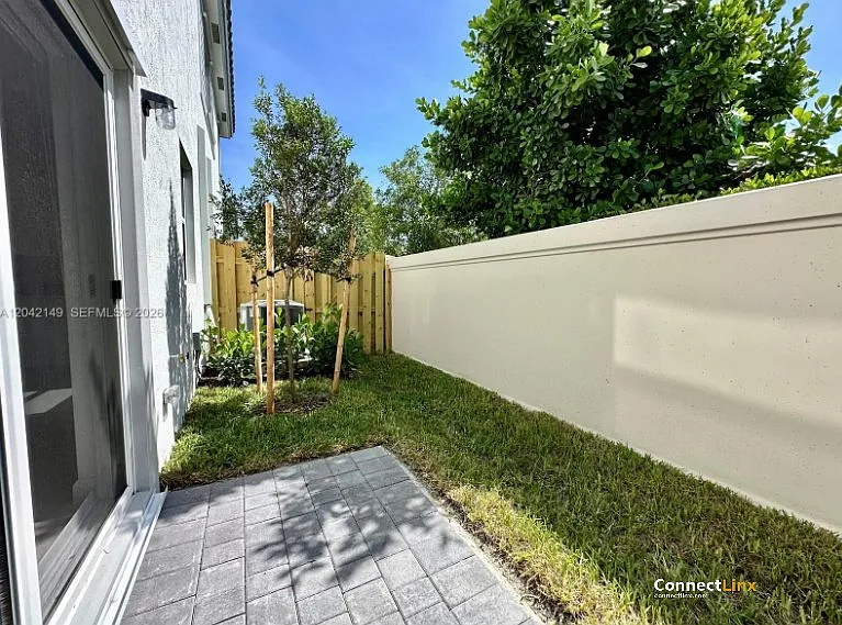 114 SW 184th Pl — Photo 17