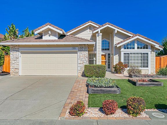 2nd image of 1045 Sandhurst Drive
